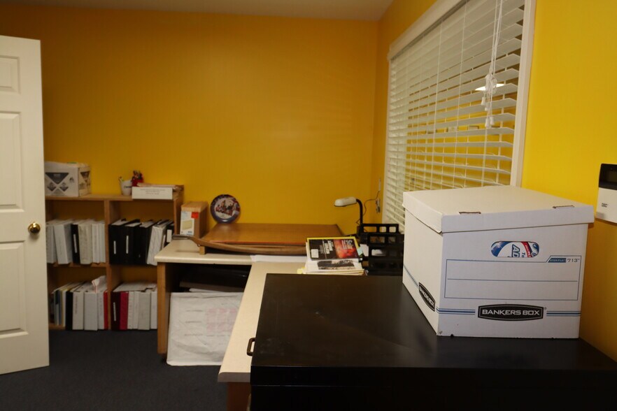 More Photos Of 2335 Columbia Hwy, Pulaski Office For Sale