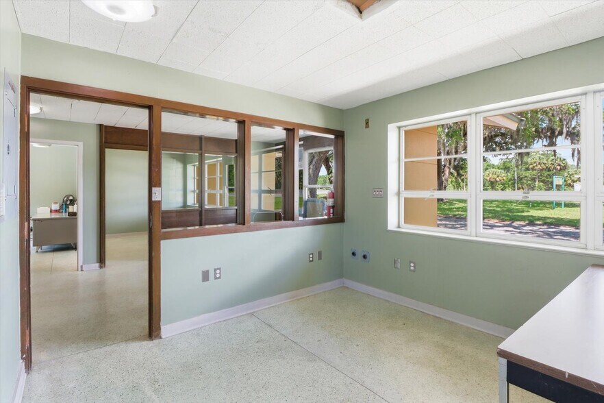 More Photos Of 18150 SE 72 Ave, Inglis Office For Sale