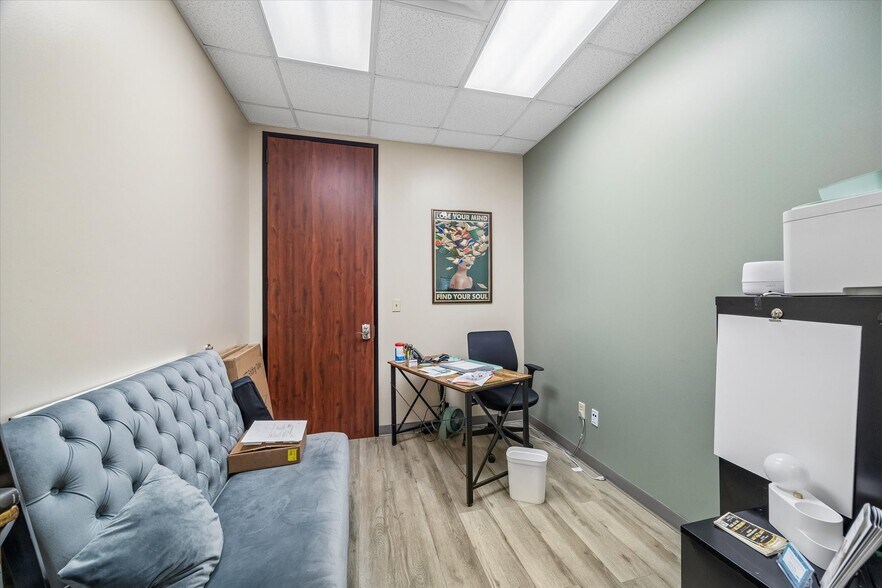 More Photos Of 5119 Fairmont Pky, Pasadena Medical For Lease