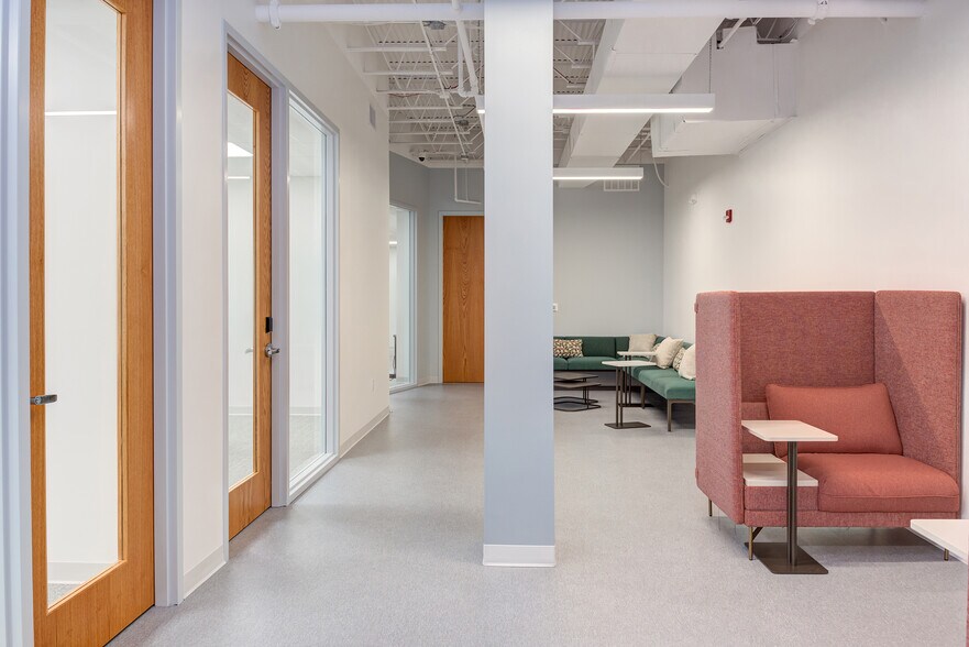 More Photos Of 5171 Glenwood Ave, Raleigh Office For Lease