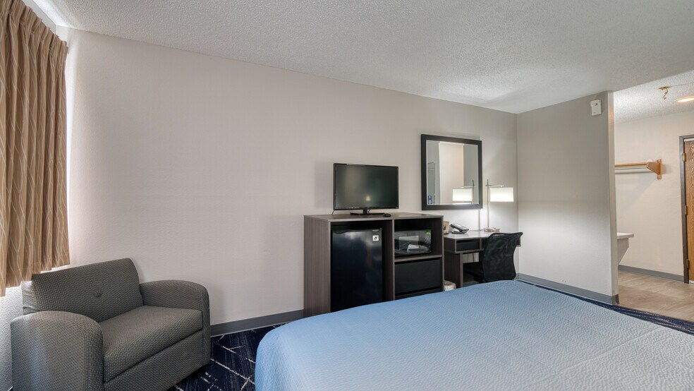 More Photos Of 2600 Whitewood Service Rd, Sturgis Hotel For Sale