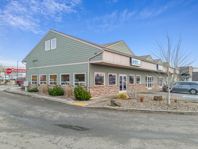 More Photos Of 1520 SE Discovery Ln, Warrenton General Retail For Sale