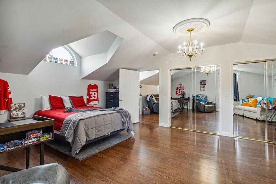 More Photos Of 7010 Frances Rd, Flushing Convenience Store For Sale