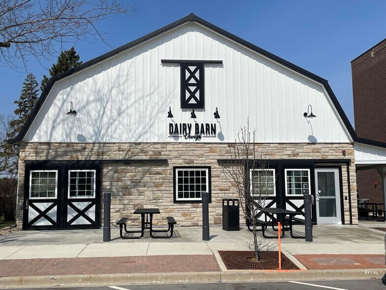 More Photos Of 121 Main St, Oswego Restaurant For Lease