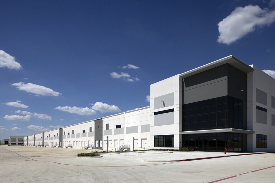 More Photos Of 1701 E Pleasant Pky, Wilmer Unknown For Lease