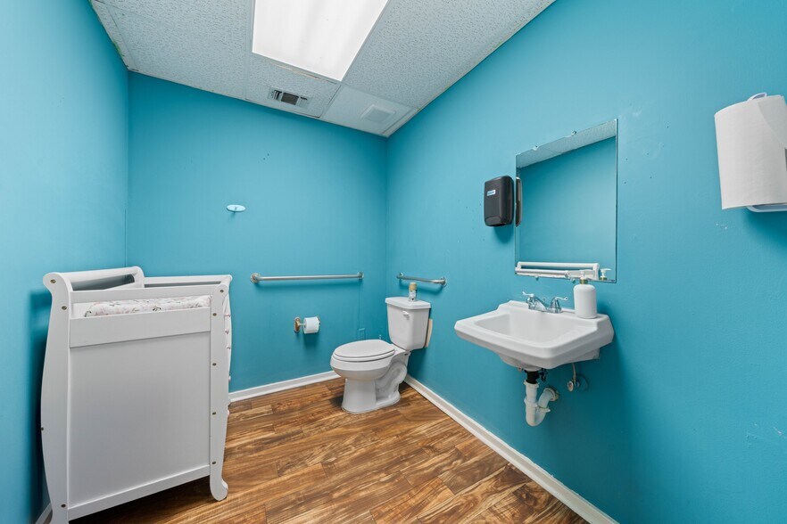 More Photos Of 4124 Blanco Rd, San Antonio Freestanding For Sale