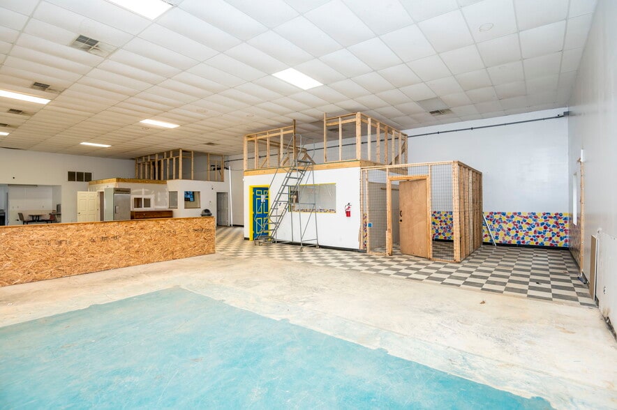 More Photos Of 199 S Cherry St, Cherryville Auto Dealership For Sale