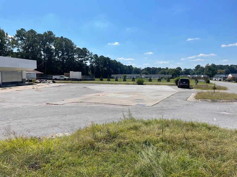 More Photos Of 3 Aragona Blvd, Jacksonville Convenience Store For Sale