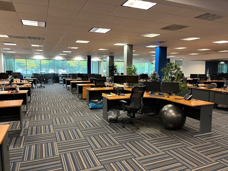 More Photos Of 195 Route 9 S, Manalapan Township Office For Lease