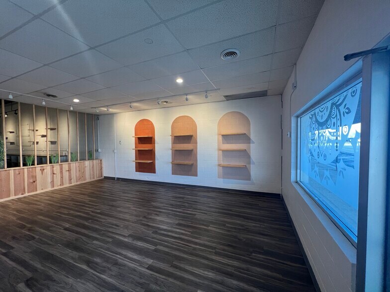 More Photos Of 280-328 E Main St, Mansfield Unknown For Lease