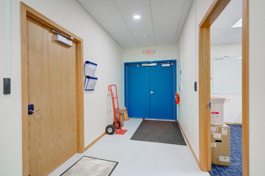 More Photos Of 351 Evergreen Dr, Bozeman Office For Sale