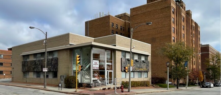 Primary Photo Of 1834 W Wisconsin Ave, Milwaukee Medical For Lease