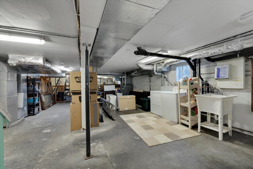 More Photos Of 835 N Main Ave, Gresham General Retail For Sale