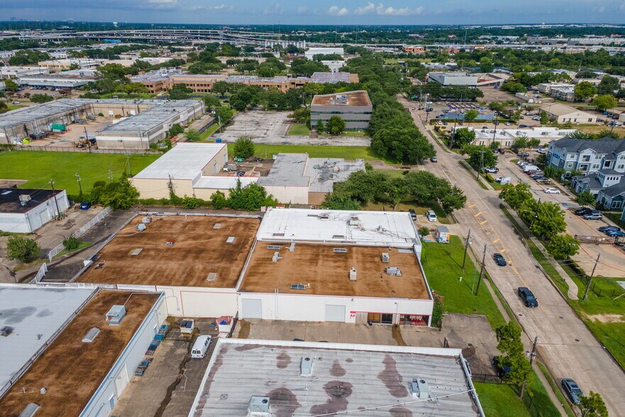 More Photos Of 10940 Stancliff Rd, Houston Office For Lease