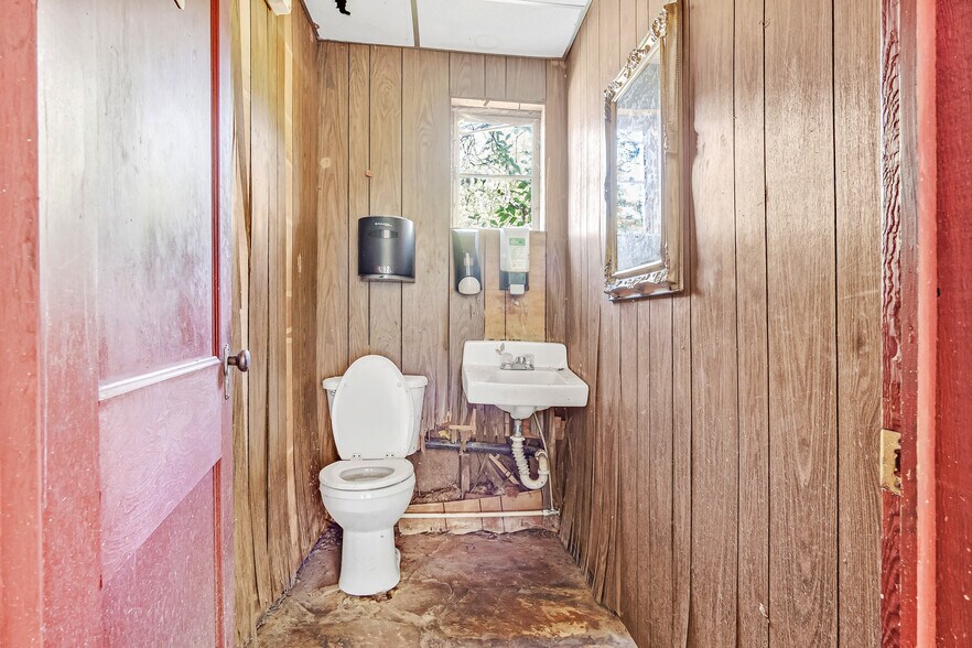 More Photos Of 11944 NE 23rd St, Choctaw Auto Repair For Sale