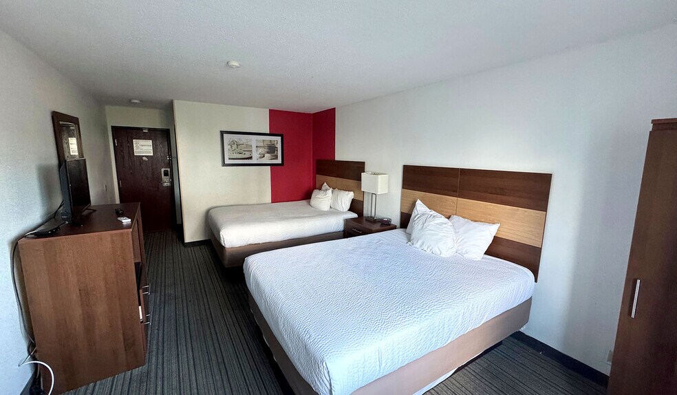 More Photos Of 1606 W Fayette Ave, Effingham Hotel For Sale