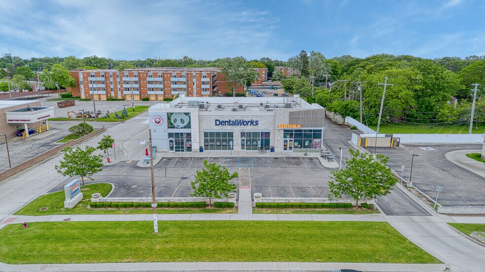 Primary Photo Of 30754-30766 Woodward Ave, Royal Oak Storefront For Lease