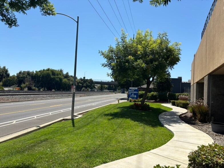 More Photos Of 2121 2nd St, Davis Flex For Lease