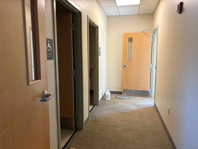 More Photos Of 11 Vista Blvd, Slingerlands Bank For Lease