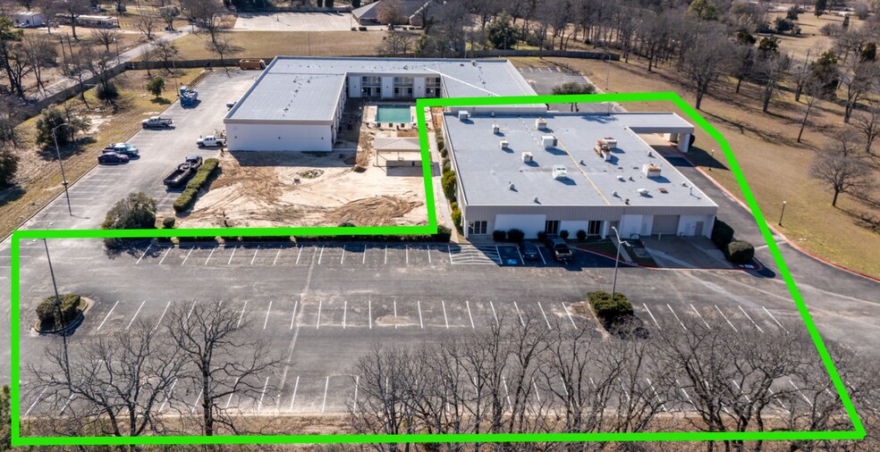 More Photos Of 2050 State Highway 31, Athens Showroom For Lease