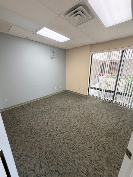 More Photos Of 900 SE Ocean Blvd, Stuart Office For Sale