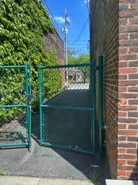 More Photos Of 3612 Lee Rd, Shaker Heights Office For Lease