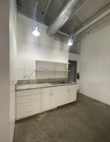 More Photos Of 55-61 Valley St, Pasadena Storefront Retail Office For Lease