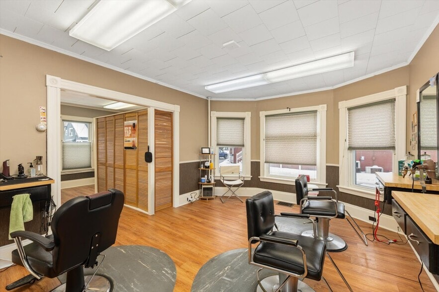 More Photos Of 32 Park Ave, Keene Office For Sale