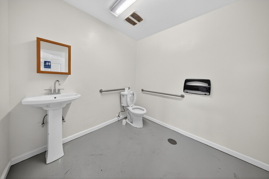 More Photos Of 1433-1437 W El Segundo Blvd, Compton Warehouse For Lease