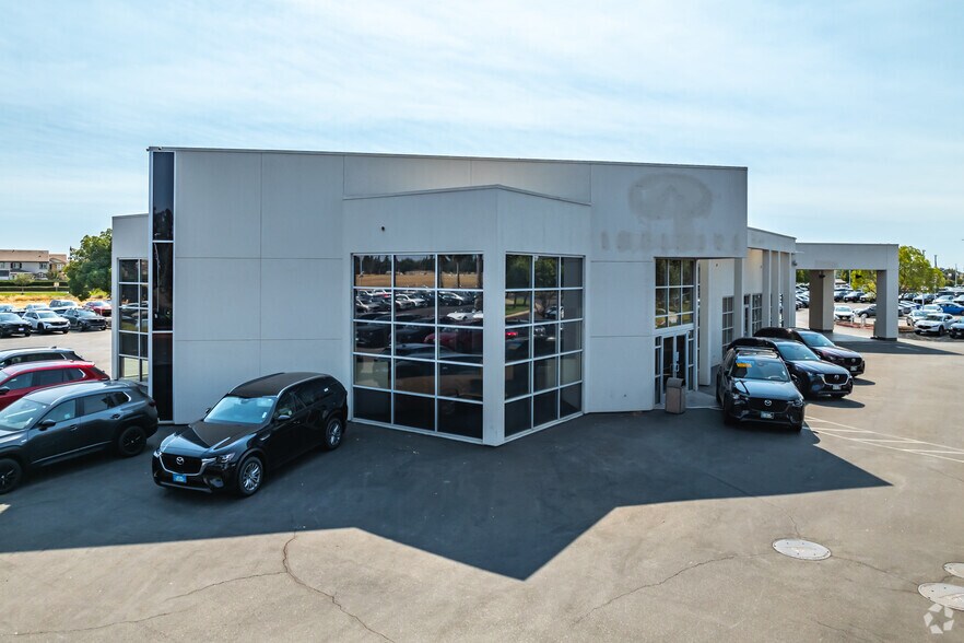 More Photos Of 8586 Laguna Grove Dr, Elk Grove Auto Dealership For Lease