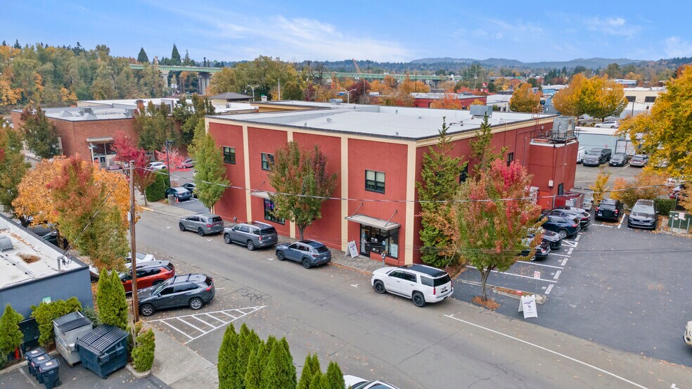 More Photos Of 900 Main St, Oregon City Storefront Retail Office For Sale