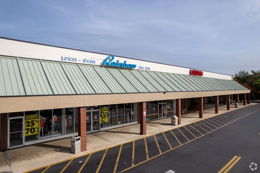 More Photos Of 1002-1320 N Main St, Gainesville Unknown For Lease