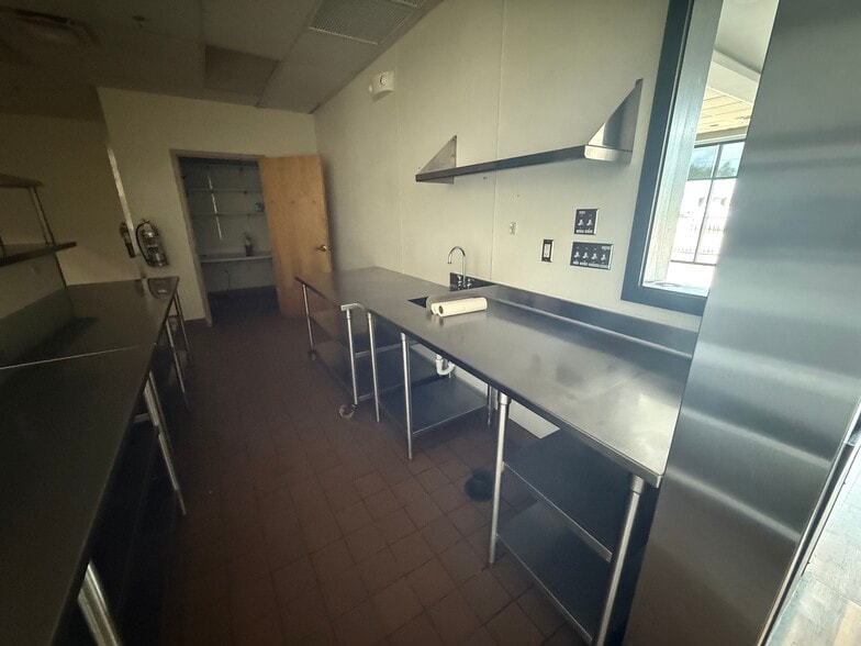 More Photos Of 4045-4055 Tyrone Blvd, Saint Petersburg Unknown For Lease