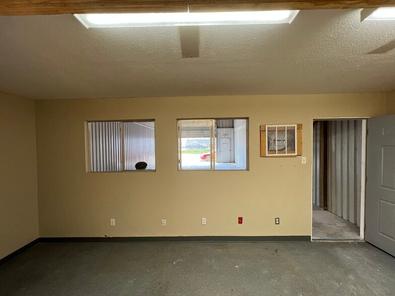 More Photos Of 2321 N Masch Branch Rd, Denton Warehouse For Lease