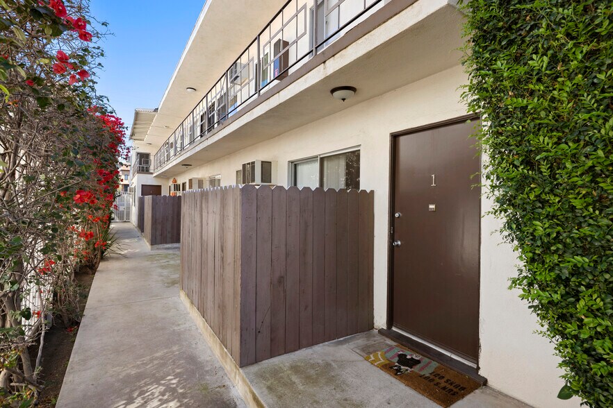 More Photos Of 1336 N Citrus Ave, Los Angeles Apartments For Sale