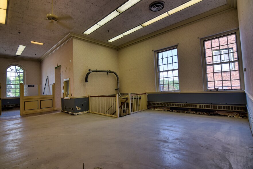More Photos Of 3 Highland St, Plymouth Bank For Sale