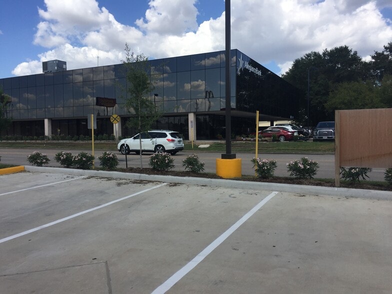 More Photos Of 701 Pin Oak Rd, Katy Storefront Retail Office For Lease