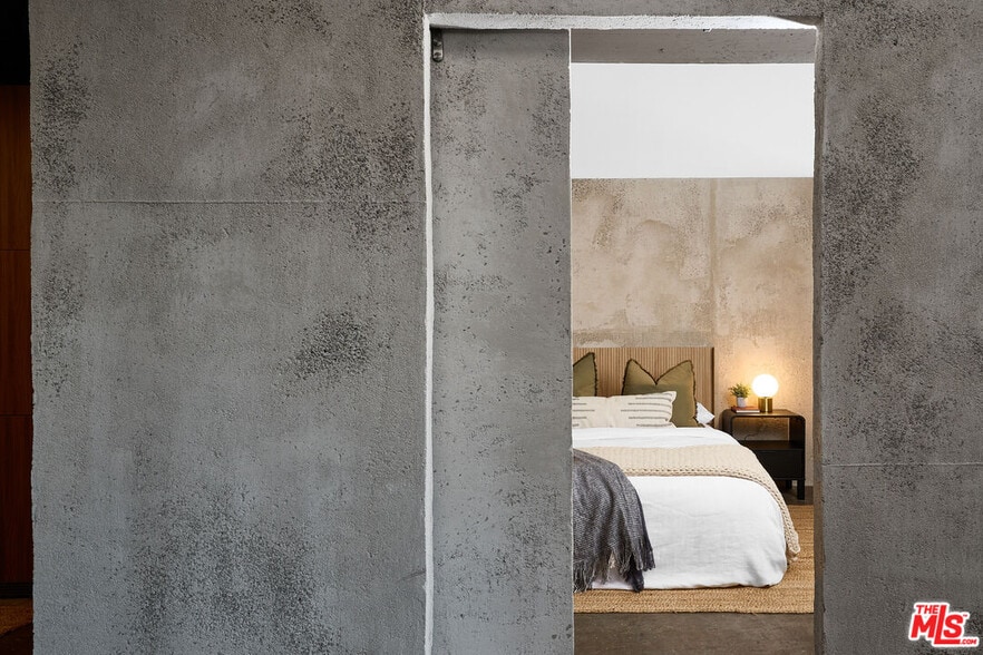 More Photos Of 1855 Industrial St, Los Angeles Apartments For Sale