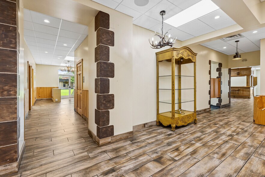 More Photos Of 102 N Rogers St, Aberdeen Restaurant For Sale