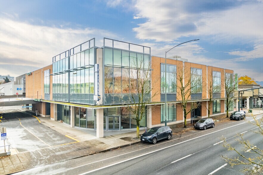 More Photos Of 1100 NE Broadway St, Portland Unknown For Lease