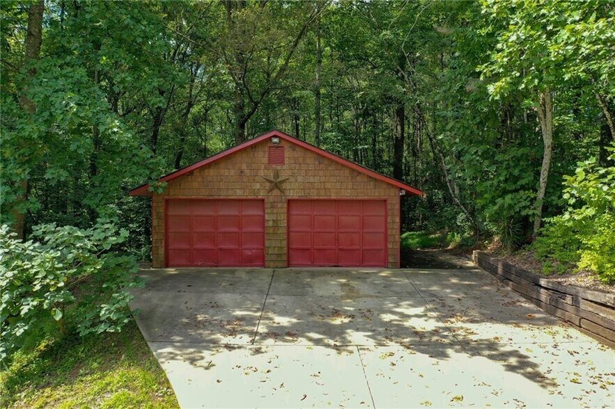 More Photos Of 1345 Ronald Reagan Blvd, Cumming Showroom For Sale