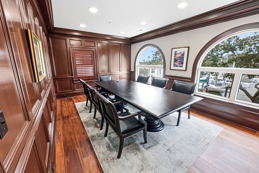 More Photos Of 207 Queen Elizabeth Ave, Manteo Storefront Retail Residential For Sale