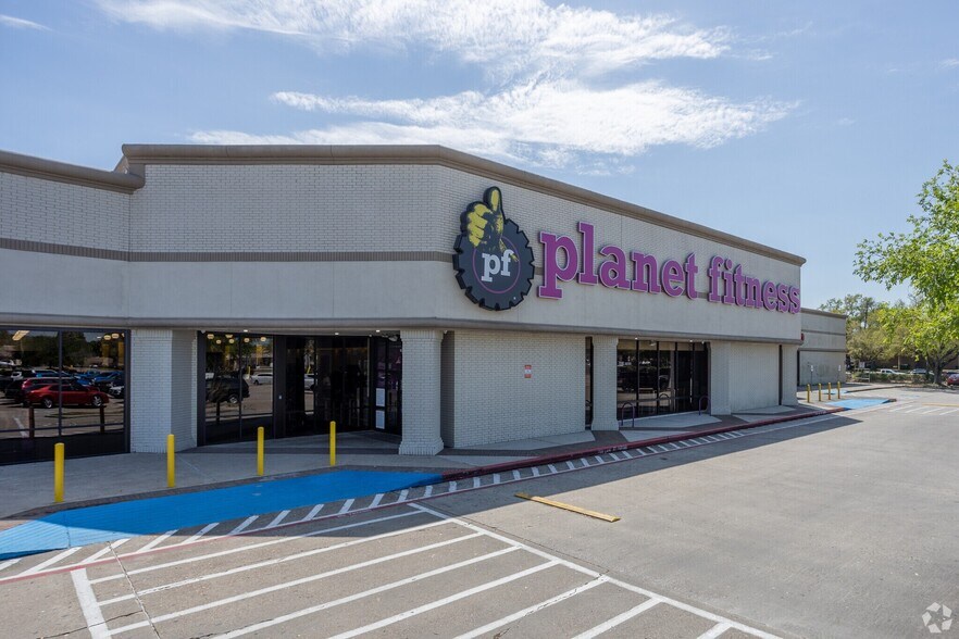 Primary Photo Of 4802-4930 Fairmont Pky, Pasadena General Retail For Sale
