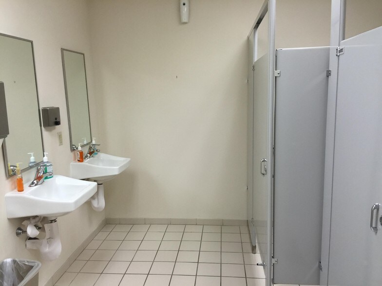 More Photos Of 204 Grove Ave, Thorofare Bank For Lease