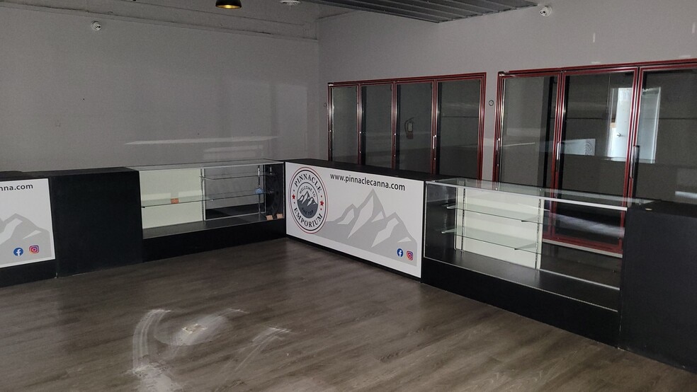 More Photos Of 200 W Main St, Addison General Retail For Sale