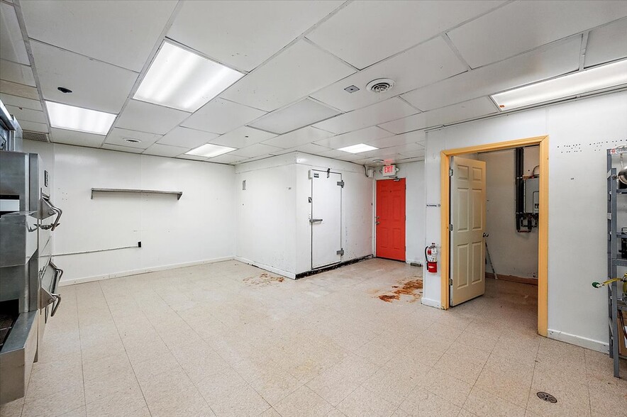 More Photos Of 4084 Huron St, North Branch Restaurant For Sale