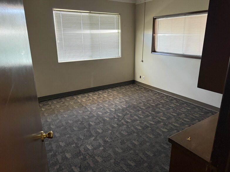 More Photos Of 2242 Hoover Ave, Modesto Warehouse For Lease