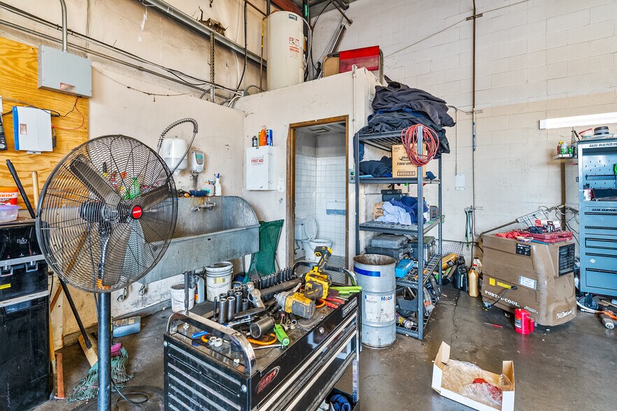 More Photos Of 3311 Biddle Rd, Medford Auto Repair For Sale