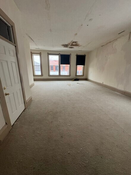 More Photos Of 111 N Walnut St, North Manchester General Retail For Sale