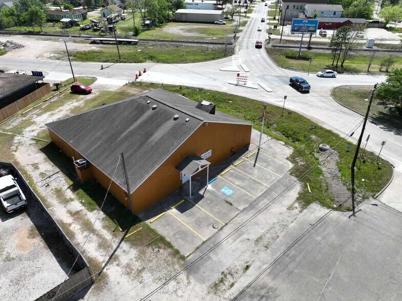 Primary Photo Of 4200 42nd St, Dickinson Freestanding For Sale